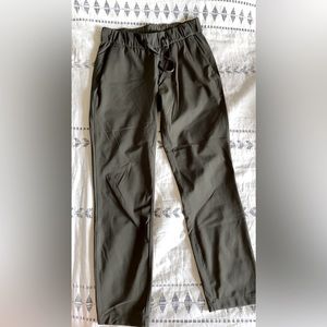 Lululemon On the Fly pants, 7/8, size 4